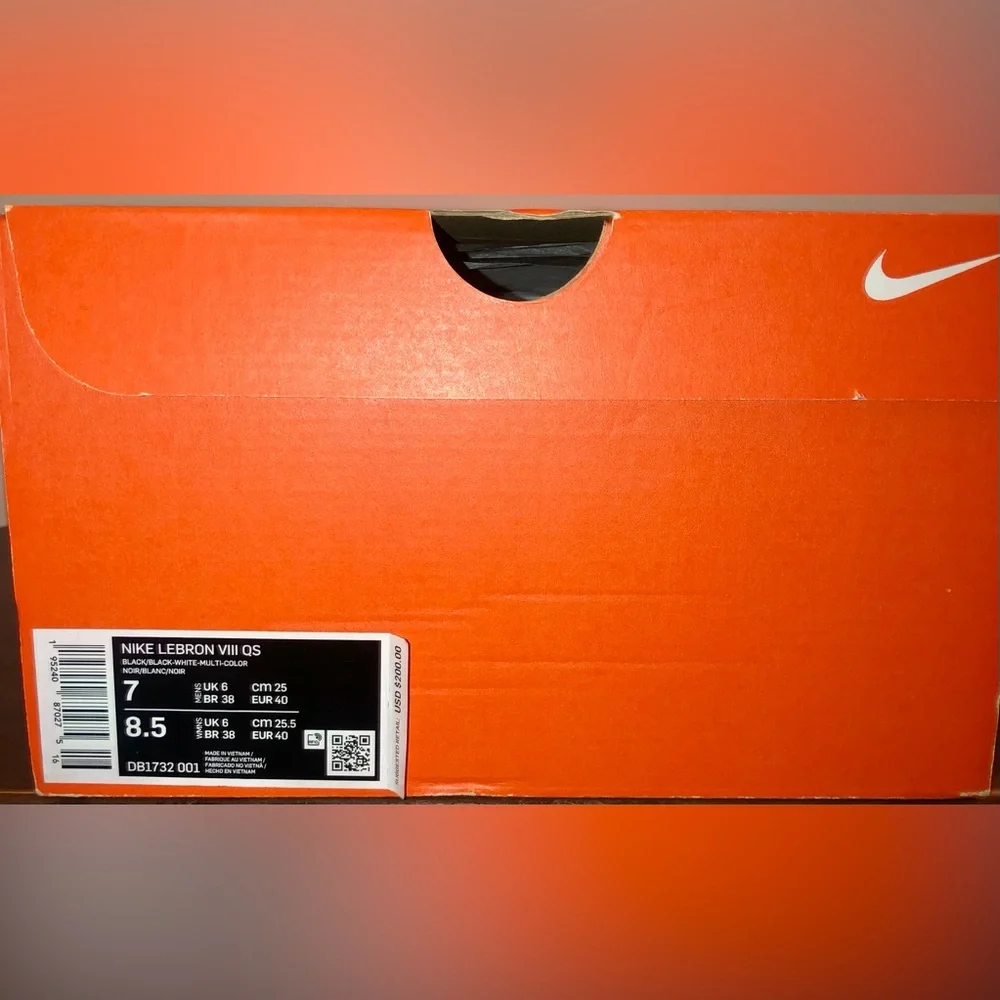 NIKE LEBRON VIII QS “SPACE JAM” BRAND NEW MENS SIZE 7 - Picture 2 of 2